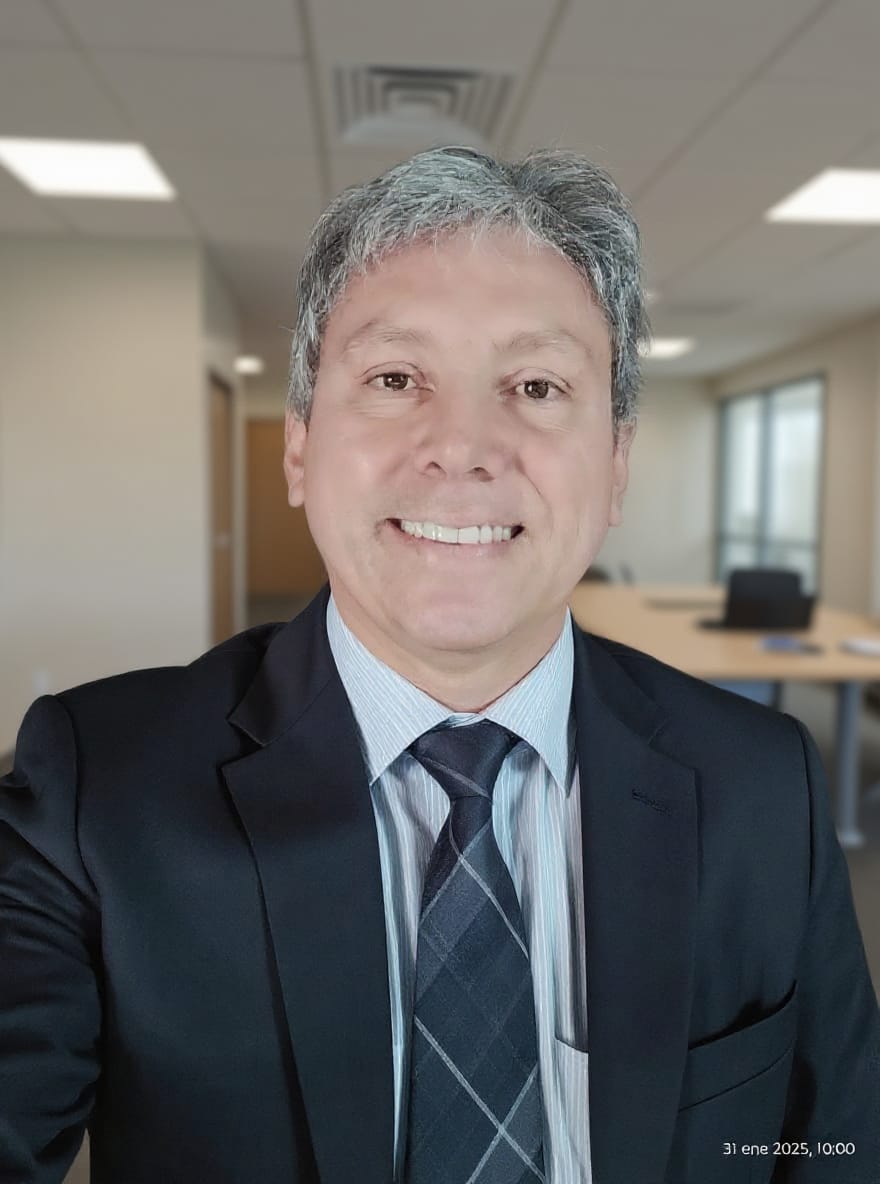 Álvaro Vecino Pico, Gerente de Estudios–Investigaciones S.A.S.